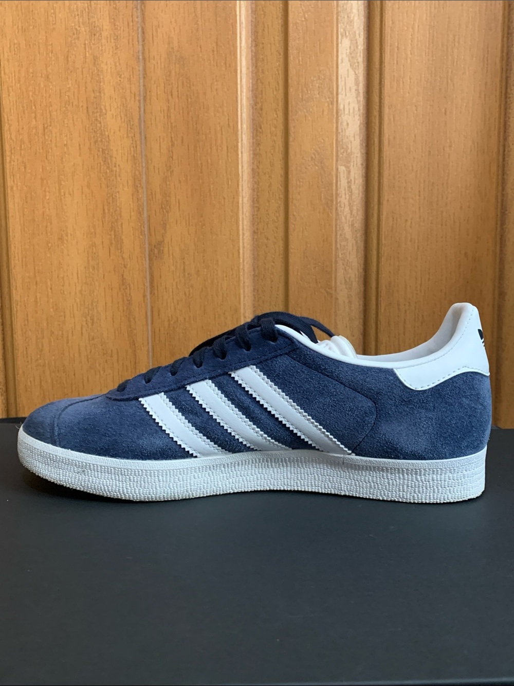 Adidas Gazelle navy blue and white shoes size 6 - Picture 3 of 9